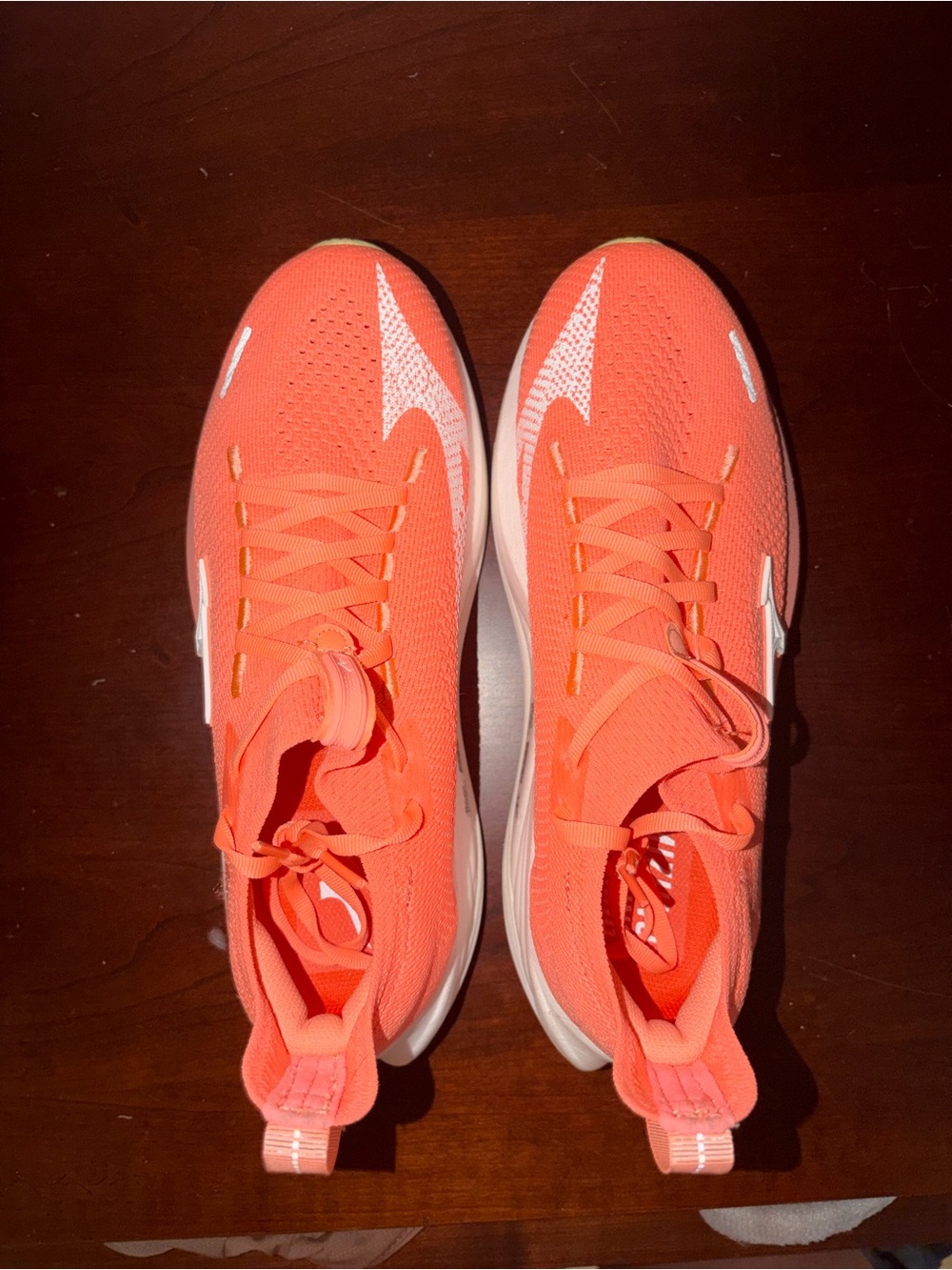 Women's Coral Mizuno Neo Vista 3